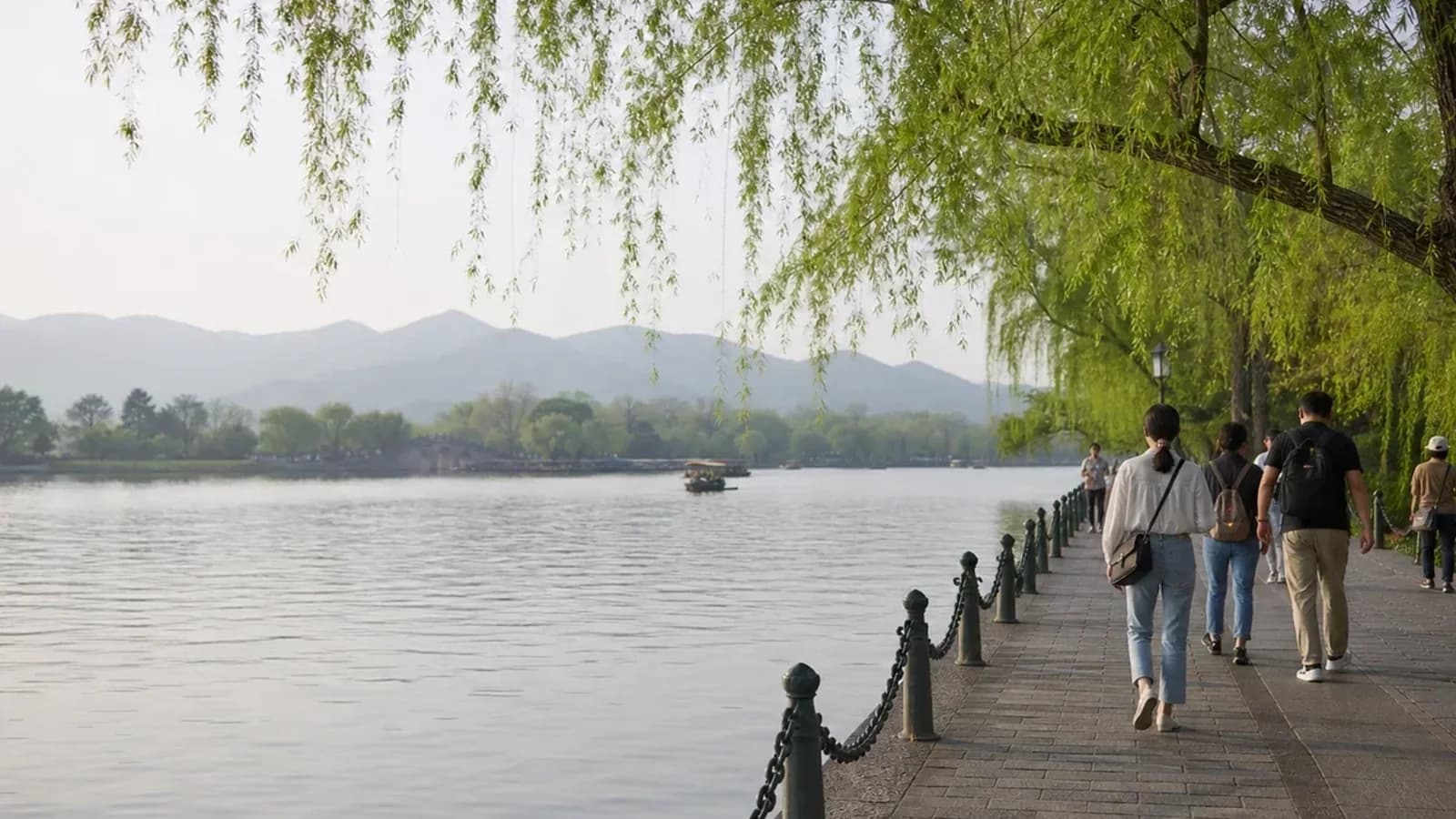 Lakeside wandering in Hangzhou