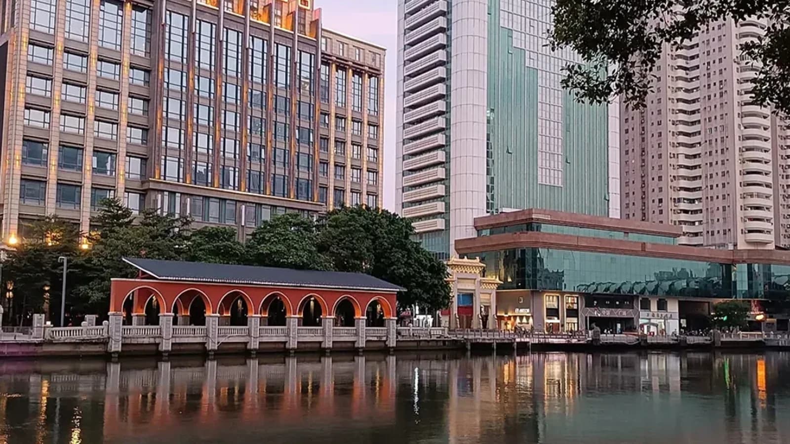 Sunwen West Road in Zhongshan