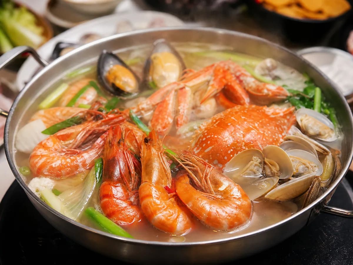 Seafood hotpot in Zhuhai